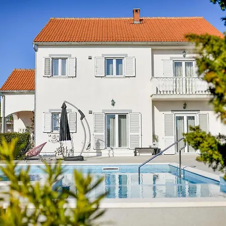 Дом отдыха Cozy In With Kitchen