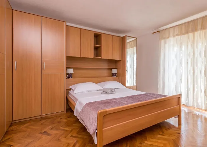 Дом отдыха Cozy In With Kitchen Tinj