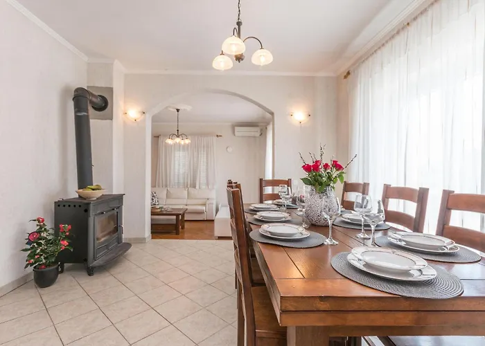 Cozy In With Kitchen Semesterbostad